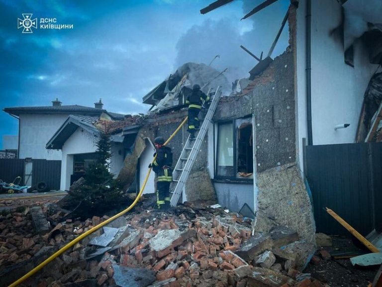 V Kyjevě se ráno ozvala série výbuchů, uvedly místní úřady