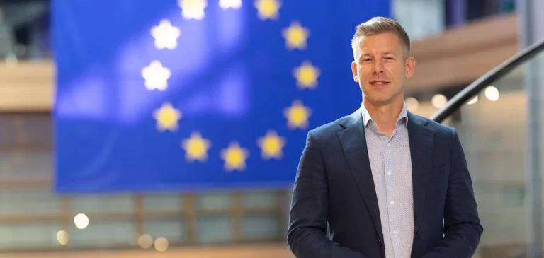 Úniky z kyberútoku odhalují možnou přípravu atentátu na nejoblíbenějšího opozičního lídra