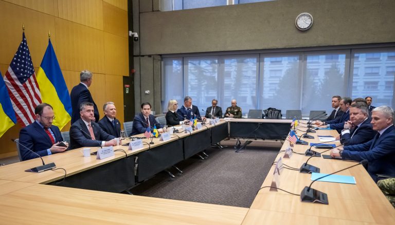 Ukrajina jedná ve Washingtonu. Mír je možný, pokud Rusko přestane blokovat řešení