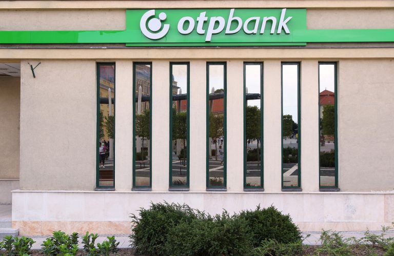 OTP Bank mezi ziskem a stínem Moskvy. Co se skrývá za expanzí maďarského finančního impéria