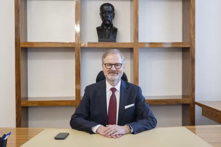 Jako bývalý předseda ODS se bude Fiala snažit být ke své straně loajální