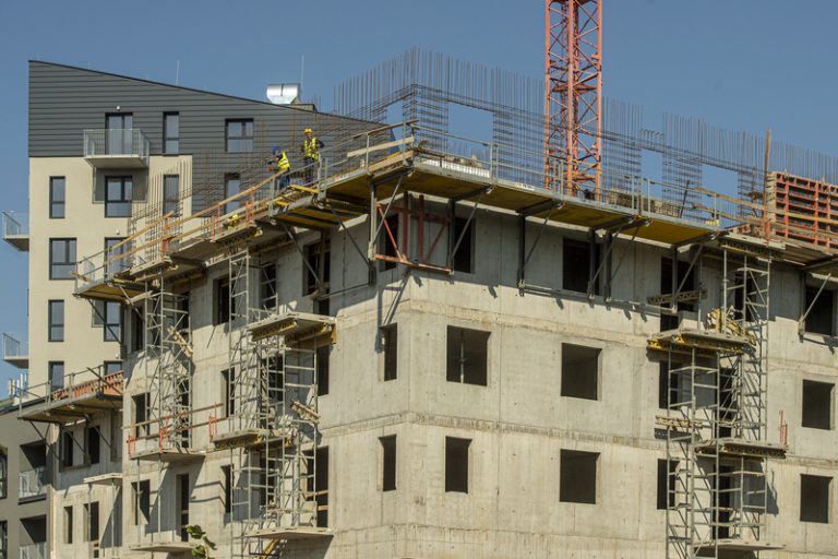 Sněmovna podpořila v úvodním kole vznik centrální stavební správy