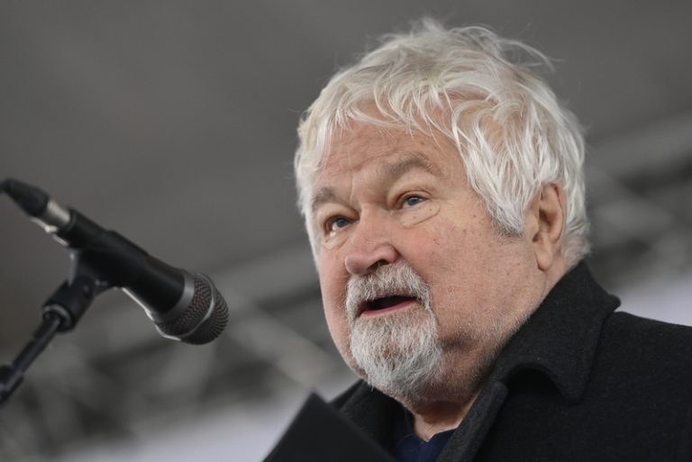 Pithart: Možná, že jsme poslední generace, která ještě žila v demokracii