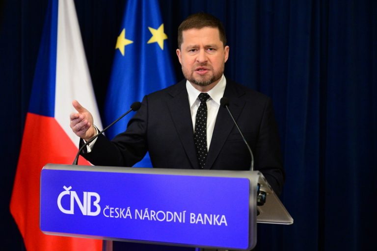 Michl: ČNB se bude snažit držet úrokové sazby nad očekávanou inflací dvě pct