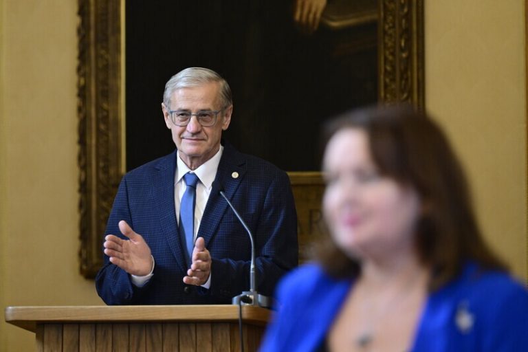 Vláda podpořila návrh jmenování deseti rektorů veřejných vysokých škol