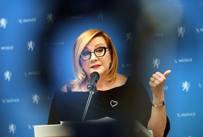 Schillerová: Udržet deficit rozpočtu pod 300 miliardami bude obtížné
