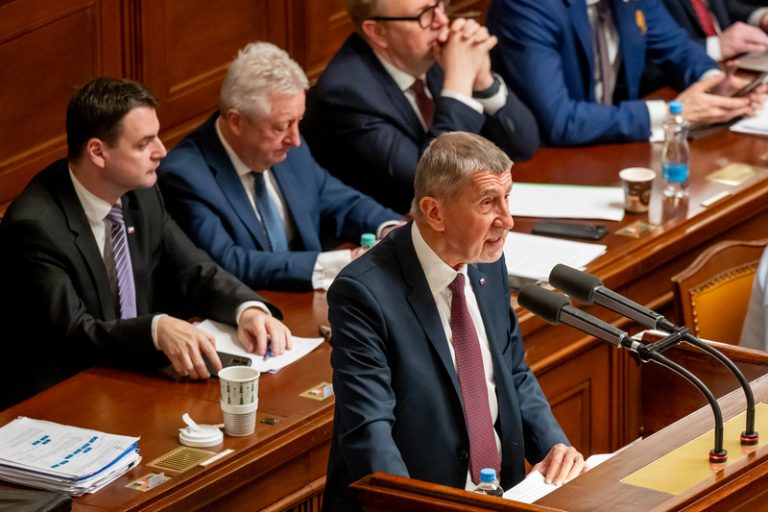 Babišova vláda žádá Sněmovnu o důvěru, ministři představují své plány