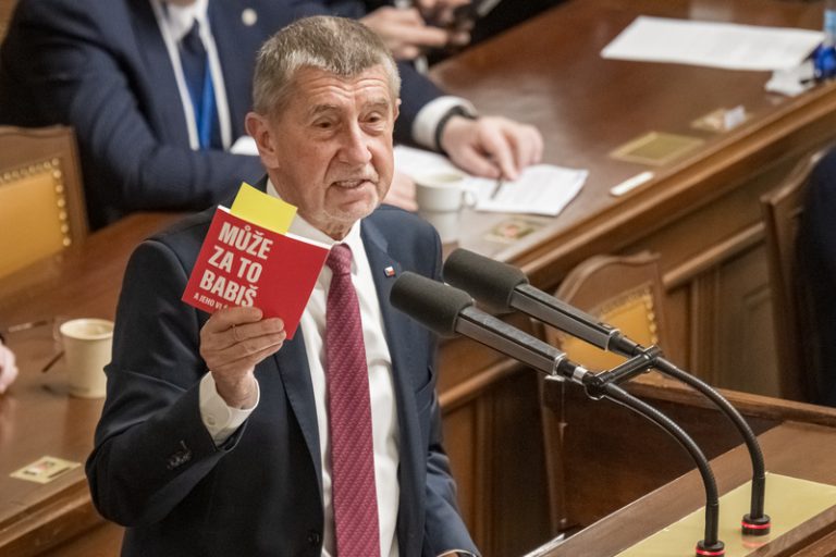 Premiér Babiš (ANO) se při sněmovních interpelacích ostře pustil do Pirátů