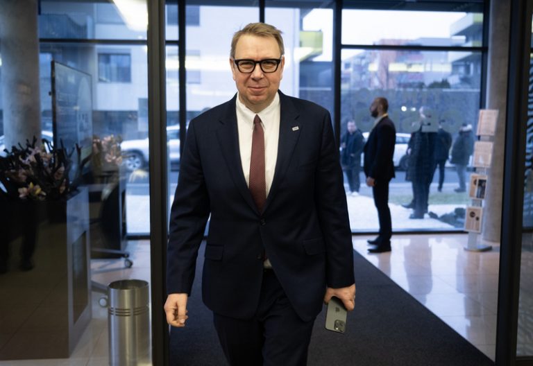 Na růst platů ve veřejné sféře má jít až 28 mld. Kč, uvedl ministr Juchelka