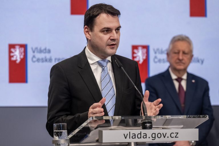 Macinka: Zrušení vyslání velvyslanců je rozhodnutí vlády, mělo by se respektovat