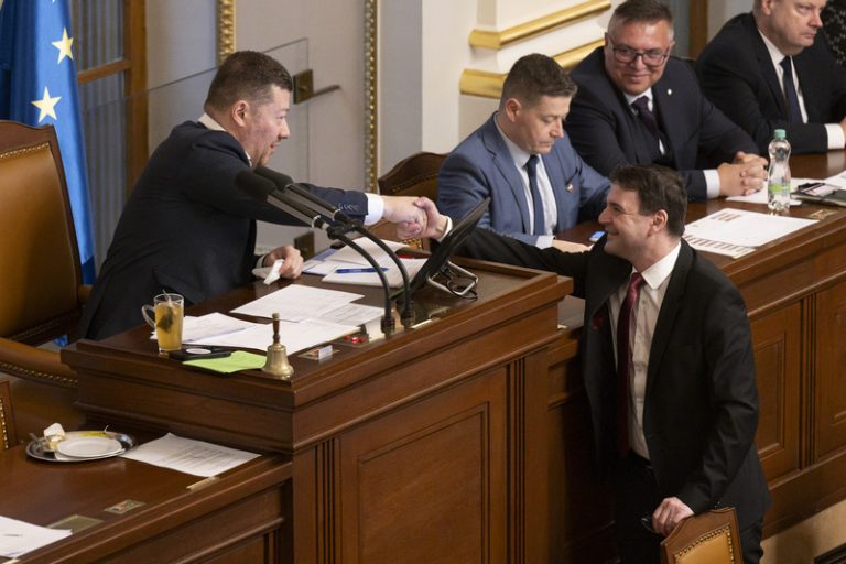 Sněmovna po zásahu koalice vydírání Pavla neprobrala, opozice ukončila jednání