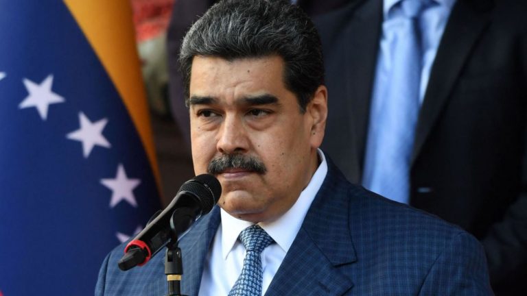 Maduro přes právníky vzkázal, že jsou s manželkou v pořádku a že jsou bojovníci