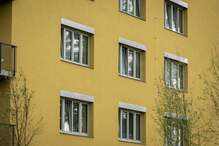 Hypotéku má každý šestý mladý člověk, na své bydlení nedosáhne třetina