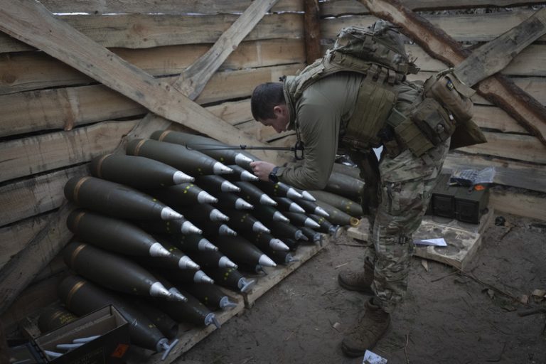 Česká muniční iniciativa potřebuje další financování, uvedl zdroj z NATO