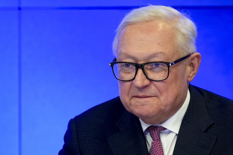 Rusko je připraveno na nový svět bez omezení jaderných zbraní, řekl Rjabkov