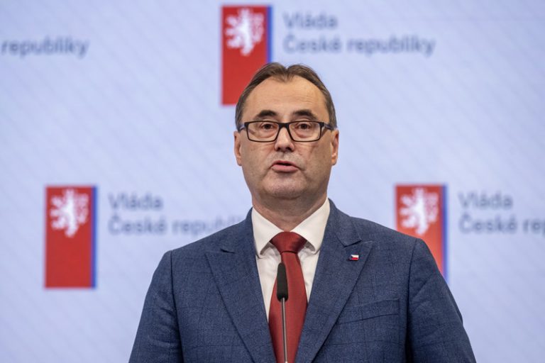 Ministr Šťastný v kampani vyzval, aby lidé místo výtahu volili chůzi do schodů