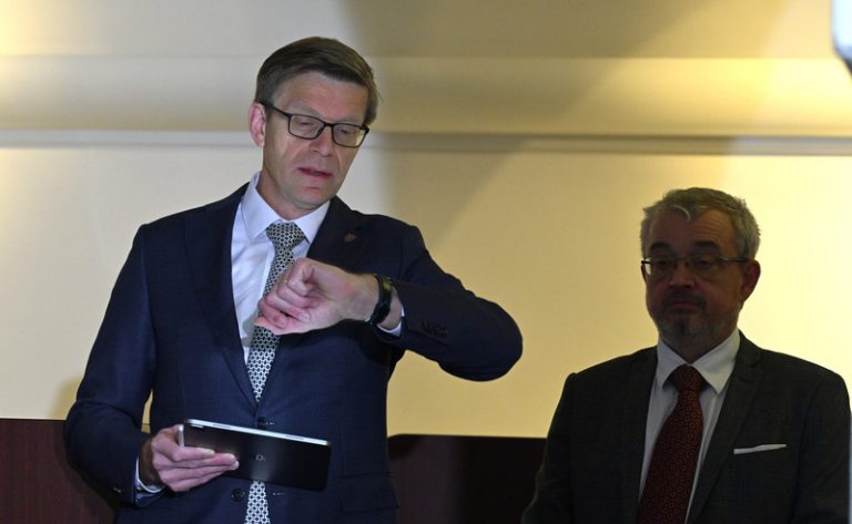 Opozice má hlasování o nedůvěře kabinetu za nezbytné vzhledem ke stylu vládnutí