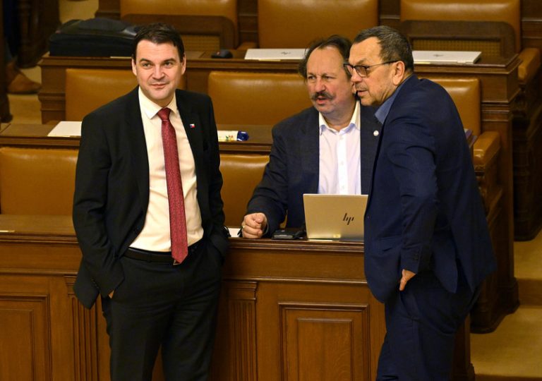 Koaliční kabinet Andreje Babiše si udržel důvěru Sněmovny