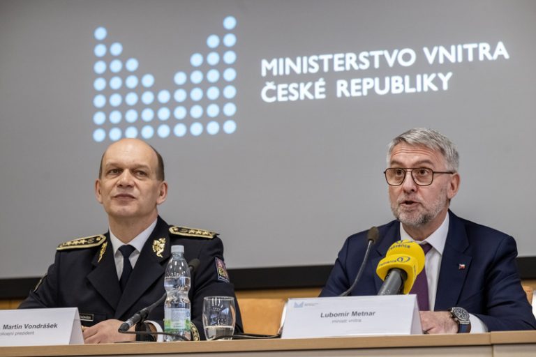 Metnar chce zvedat platy ve sborech a snížit věk u trestní odpovědnosti