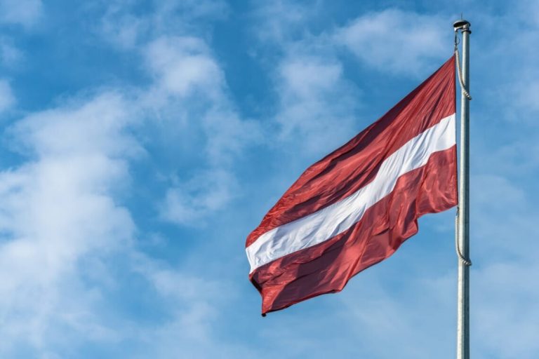 Verbování přes chat: Lotyšská kontrarozvědka popisuje nový model ruských operací