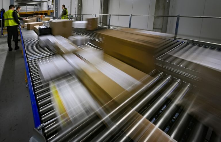 EU zavede celounijní poplatek na malé zásilky, zasáhne čínské prodejce