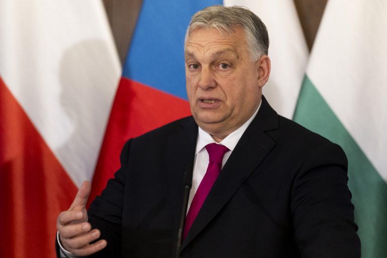 Orbán označil podpálení haly v Pardubicích za terorismus