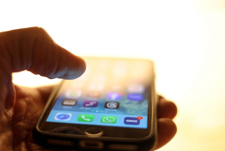 Internet v mobilu má 7,2 milionu Čechů, o čtyři miliony více než v roce 2015