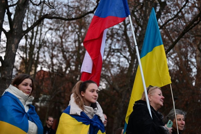 Průzkum pro ČT: Většina Čechů si myslí, že se Ukrajincům daří začlenit