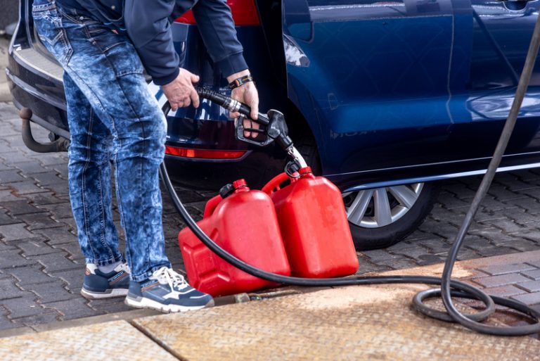 Rusko zakázalo od 1. dubna vývoz benzinu