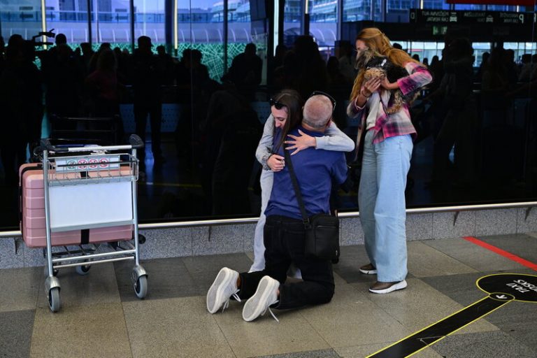 V Praze přistála letadla s Čechy z Ammánu a Dubaje