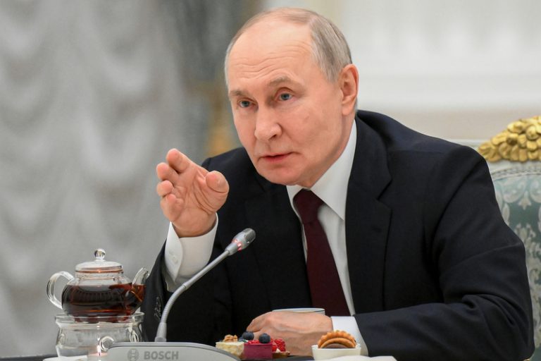 Putin si postěžoval na pokles HDP a žádal, aby ruská ekonomika zase rostla