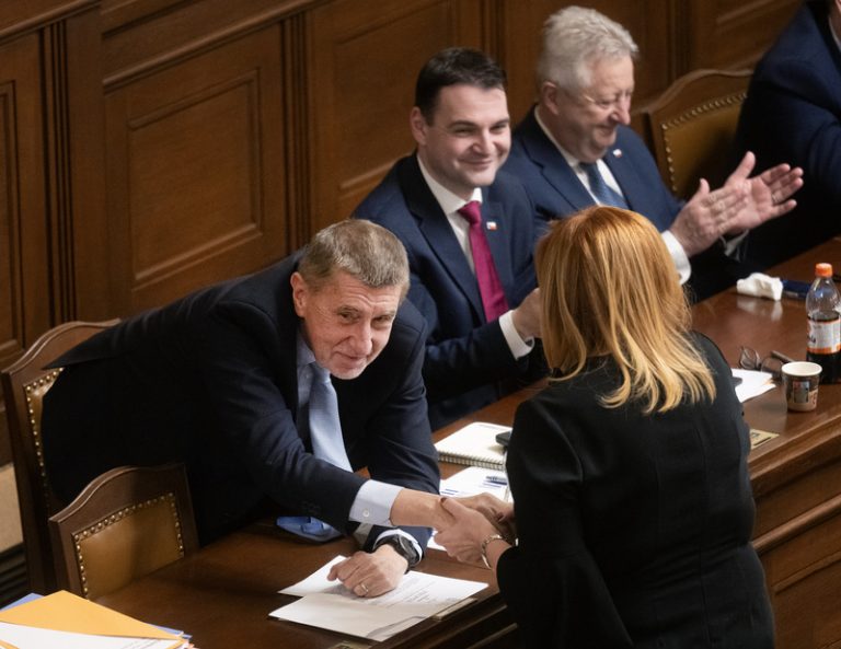 Velvyslanec USA při NATO zkritizoval Česko za výdaje na obranu