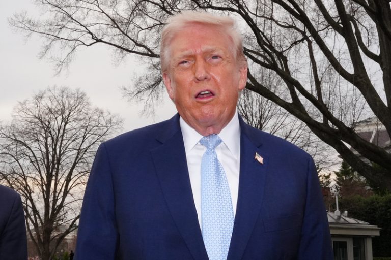 Trump hrozí Íránu zničením elektráren, když neotevře Hormuzský průliv