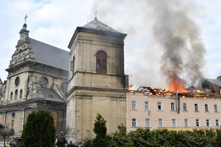 Rusko při denním útoku vyslalo na Ukrajinu přes 400 dronů, uvedl Kyjev