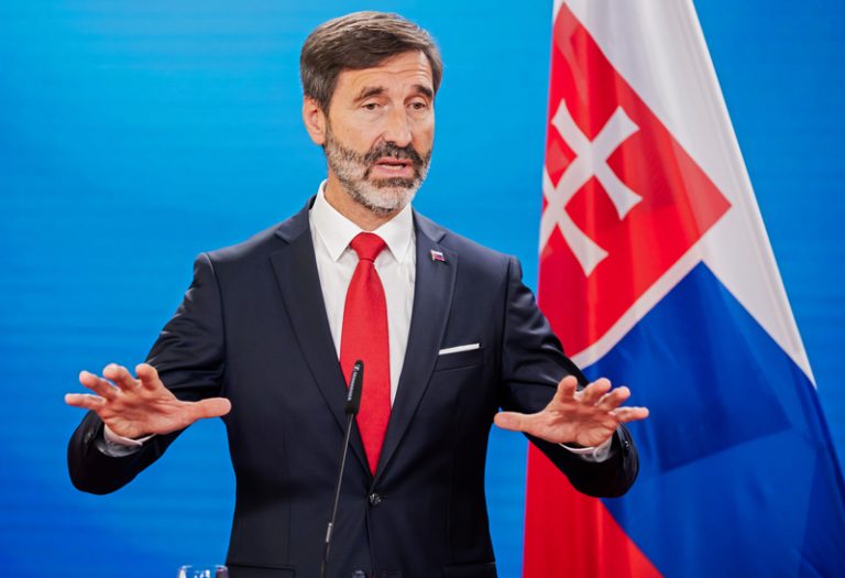 Slovensko hodlá blokovat 20. balík sankcí, chce záruky ohledně Družby