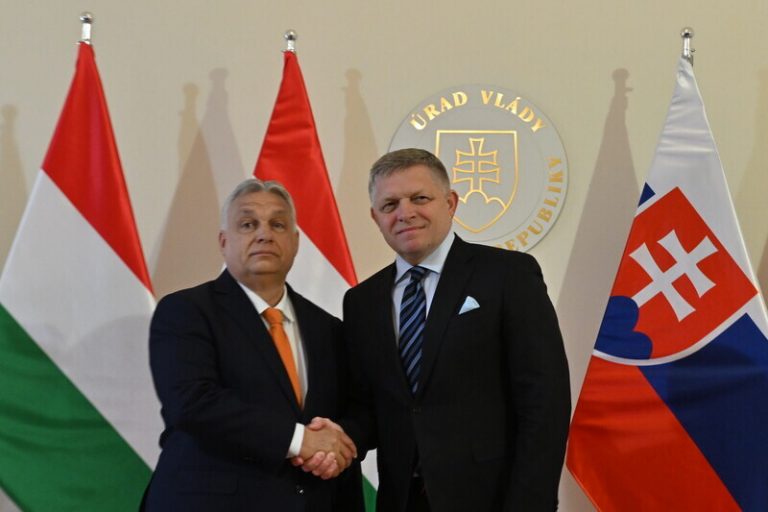 Fico v maďarských volbách podpořil Orbána, popřál mu naplnění politických cílů