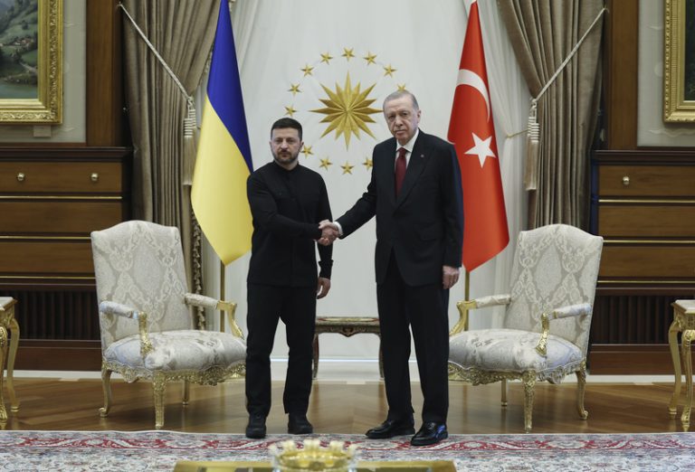 Zelenskyj je v Turecku, kde bude jednat s Erdoganem a Bartolomějem