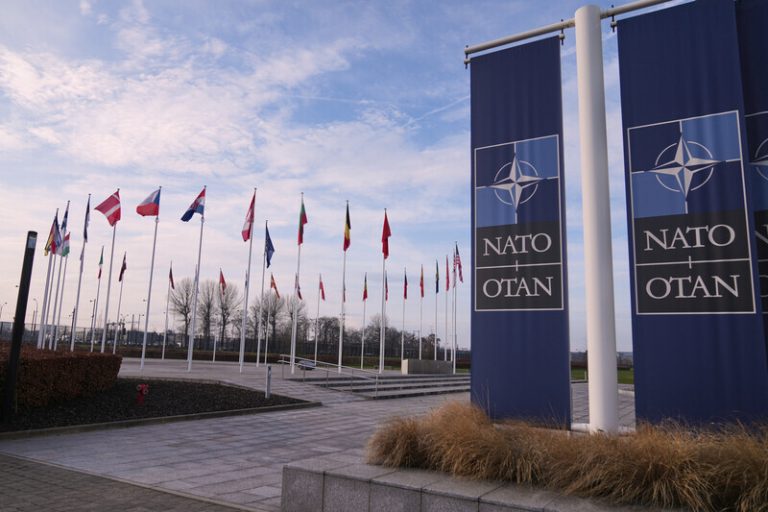 List Sme se přiklonil na stranu Pavla ve sporu o vedení delegace na summitu NATO