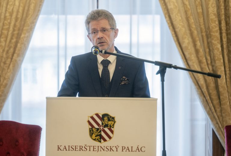 Předseda Senátu se připojil k prezidentově kritice maďarského ministra