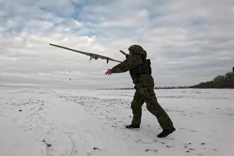 Ruský útok poničil průmyslový areál v západoukrajinském Lucku
