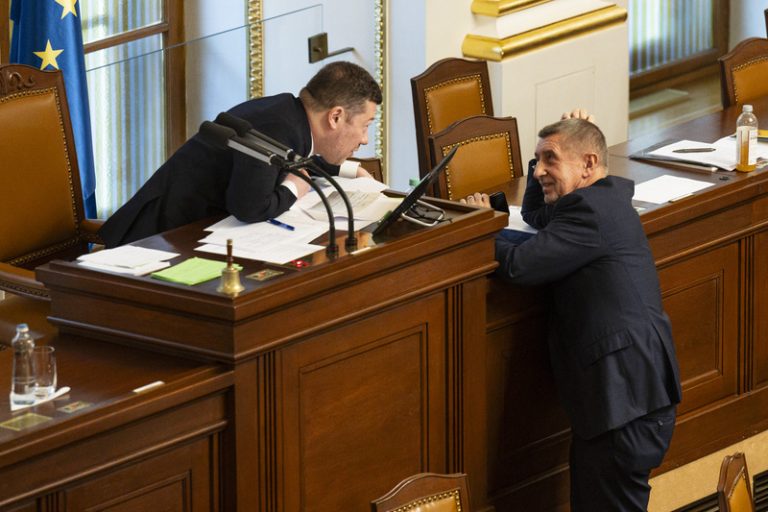 Sněmovna znovu schválila rozšíření výčtu významných dnů o Den české vlajky