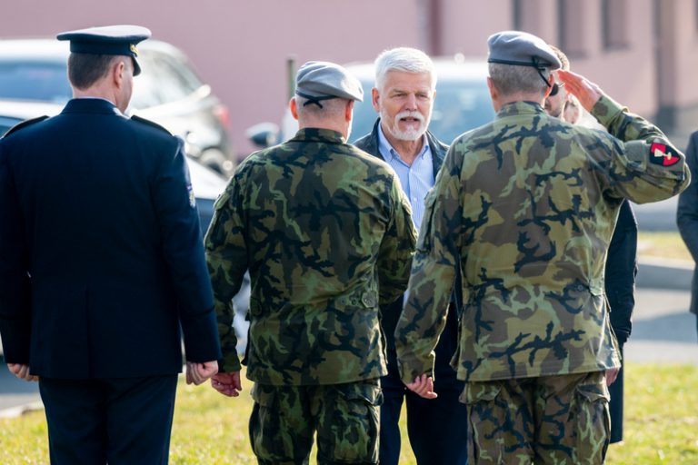 Macinka zveřejnil diskutovaný rozhovor armády s prezidentem Pavlem