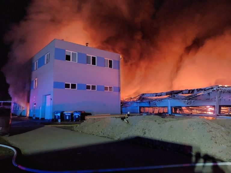 Polská tajná služba potvrdila zadržení dvou lidí kvůli požáru v české zbrojovce