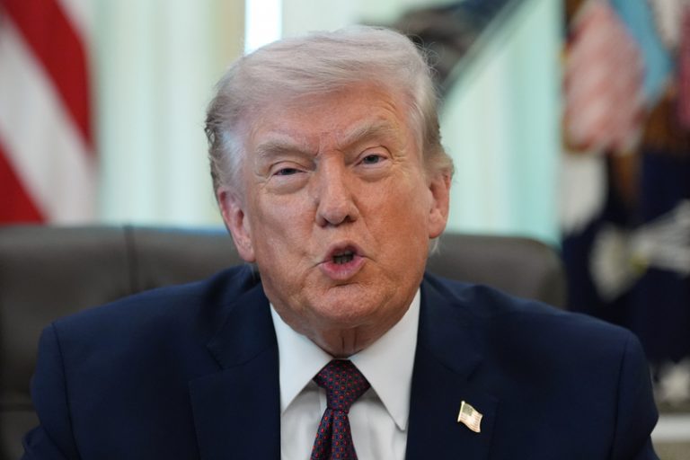 Írán odmítl návrh příměří s USA, podle AFP ho neschválil ani Trump