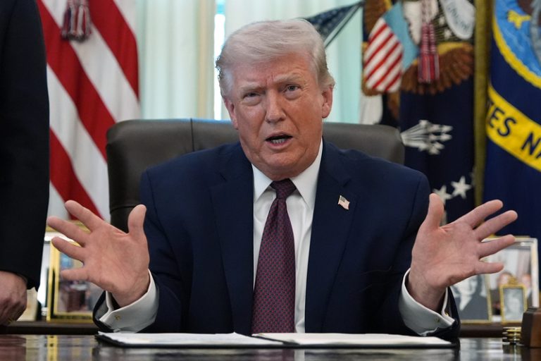 Trump zrušil cestu americké delegace k jednání o míru s Íránem