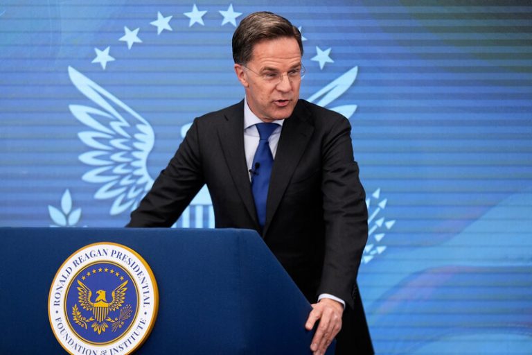 Spojenci NATO plní většinu požadavků USA, reagoval Rutte na kritiku od Trumpa