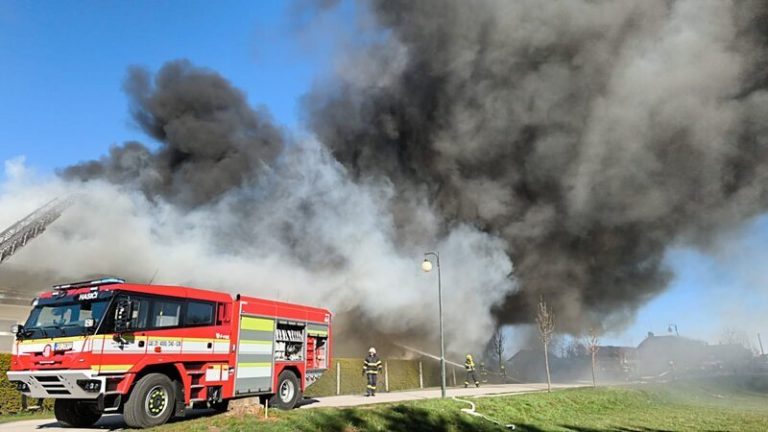 Na Semilsku shořel průmyslový areál, škody se odhadují na 300 milionů Kč