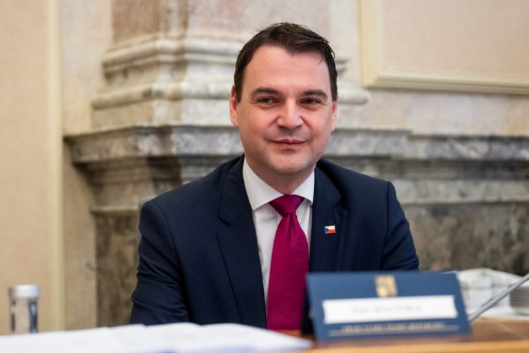 Macinka míří do Izraele, jednat bude i s Netanjahuem a prezidentem Herzogem