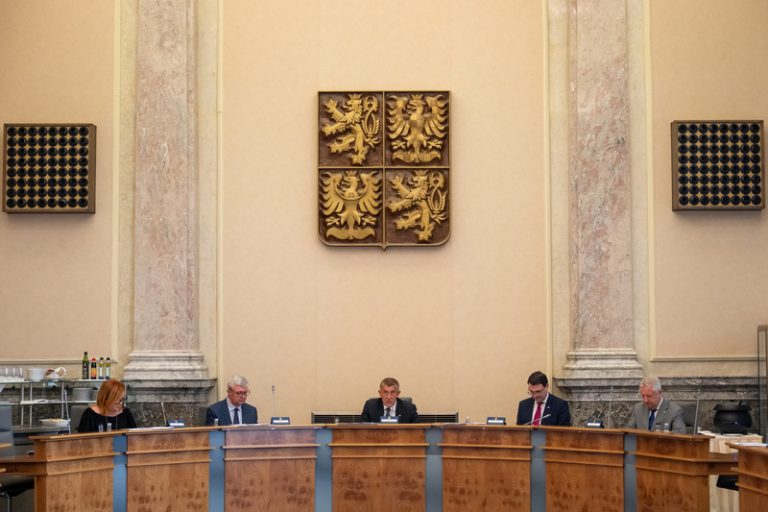 Vláda projedná návrh odložit používání geoportálu územního plánování