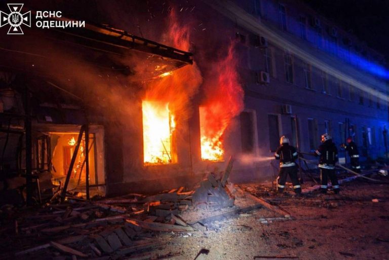 Kyjev: Rusko podniklo rozsáhlý vzdušný útok, nejméně 15 obětí